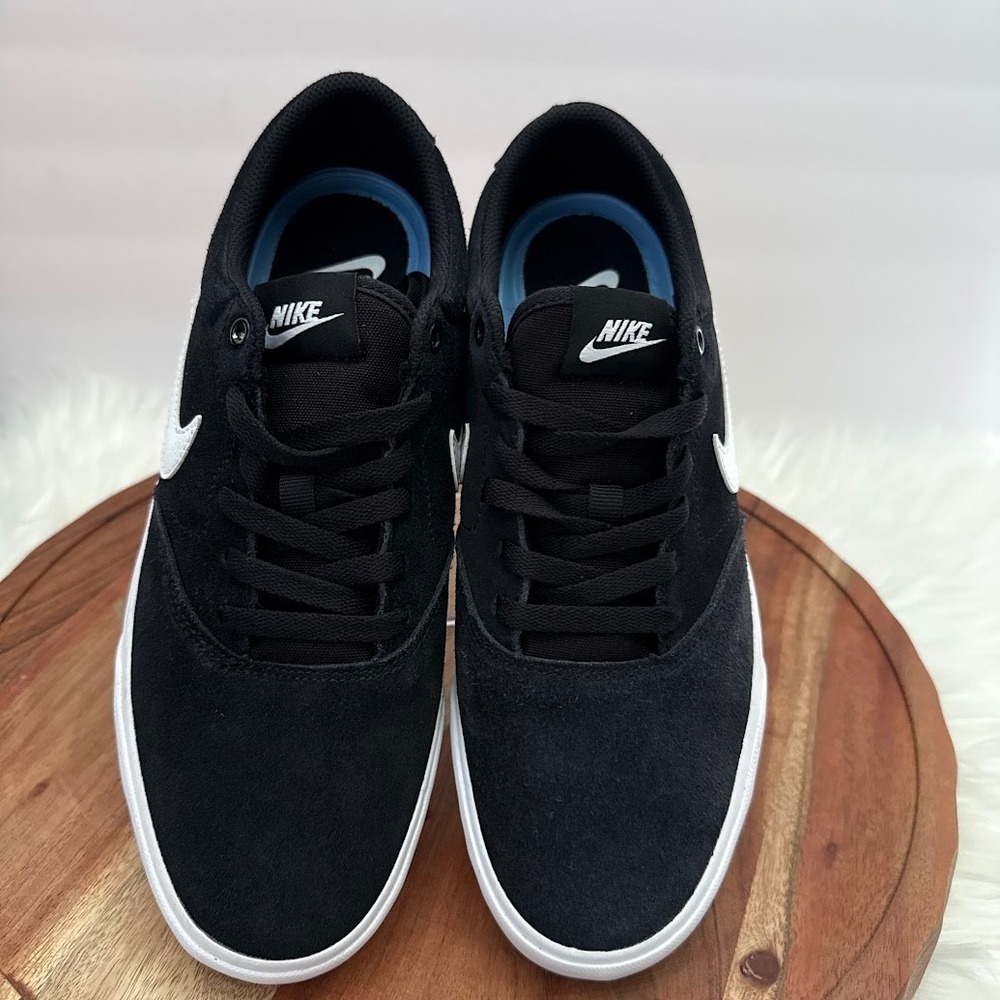 Nike SB Charge Solarsoft Black White Suede Low Top Sneakers IM4399-001 Womens 10 - Picture 10 of 10